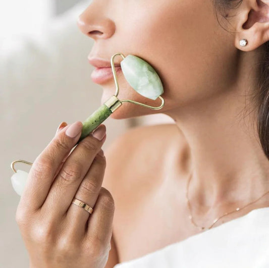 Sknly Jade Facial Roller